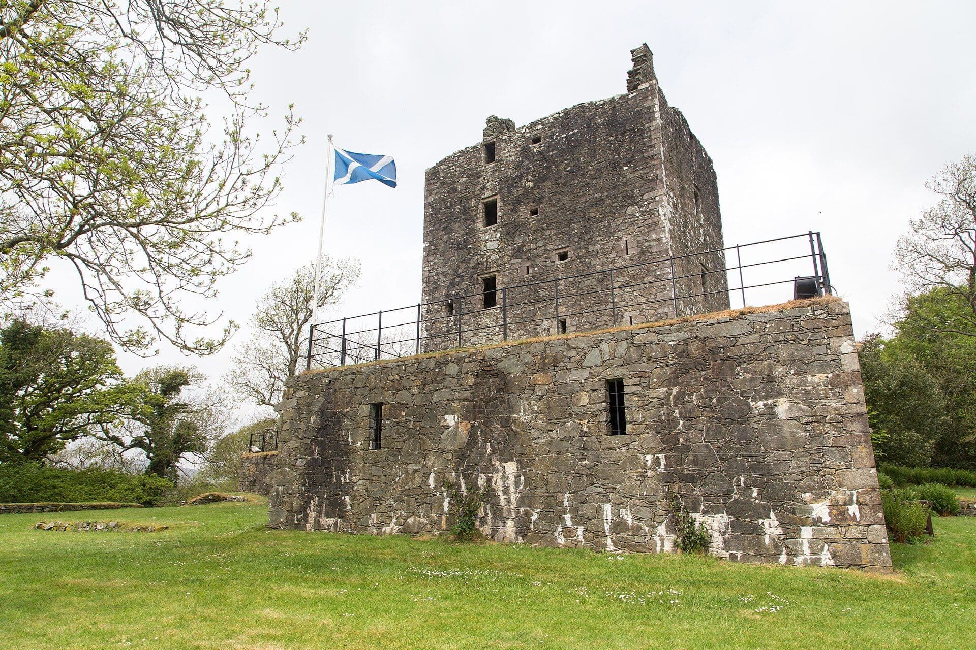 Cardoness Castle, Dumfries and Galloway — This is a photo of listed building number