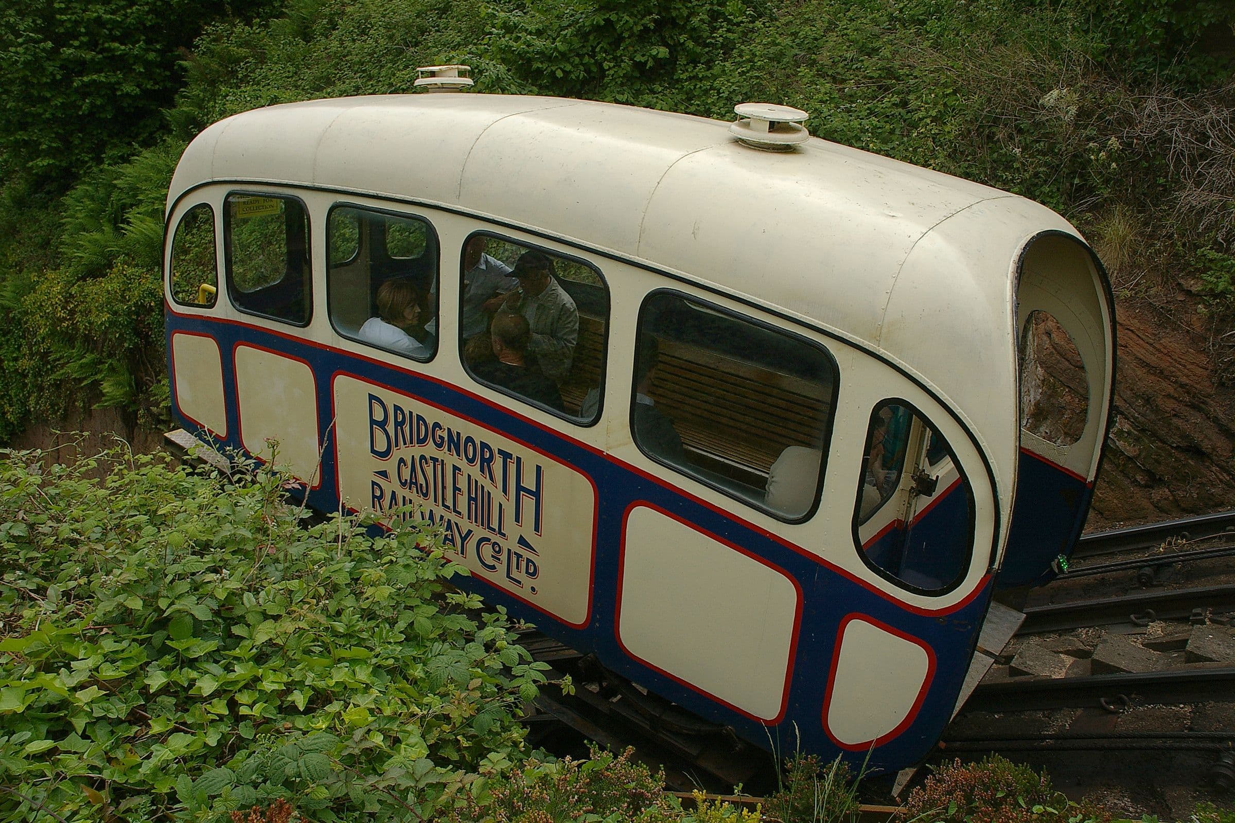 The Bridgnorth Castle Hill Railway - rising up.