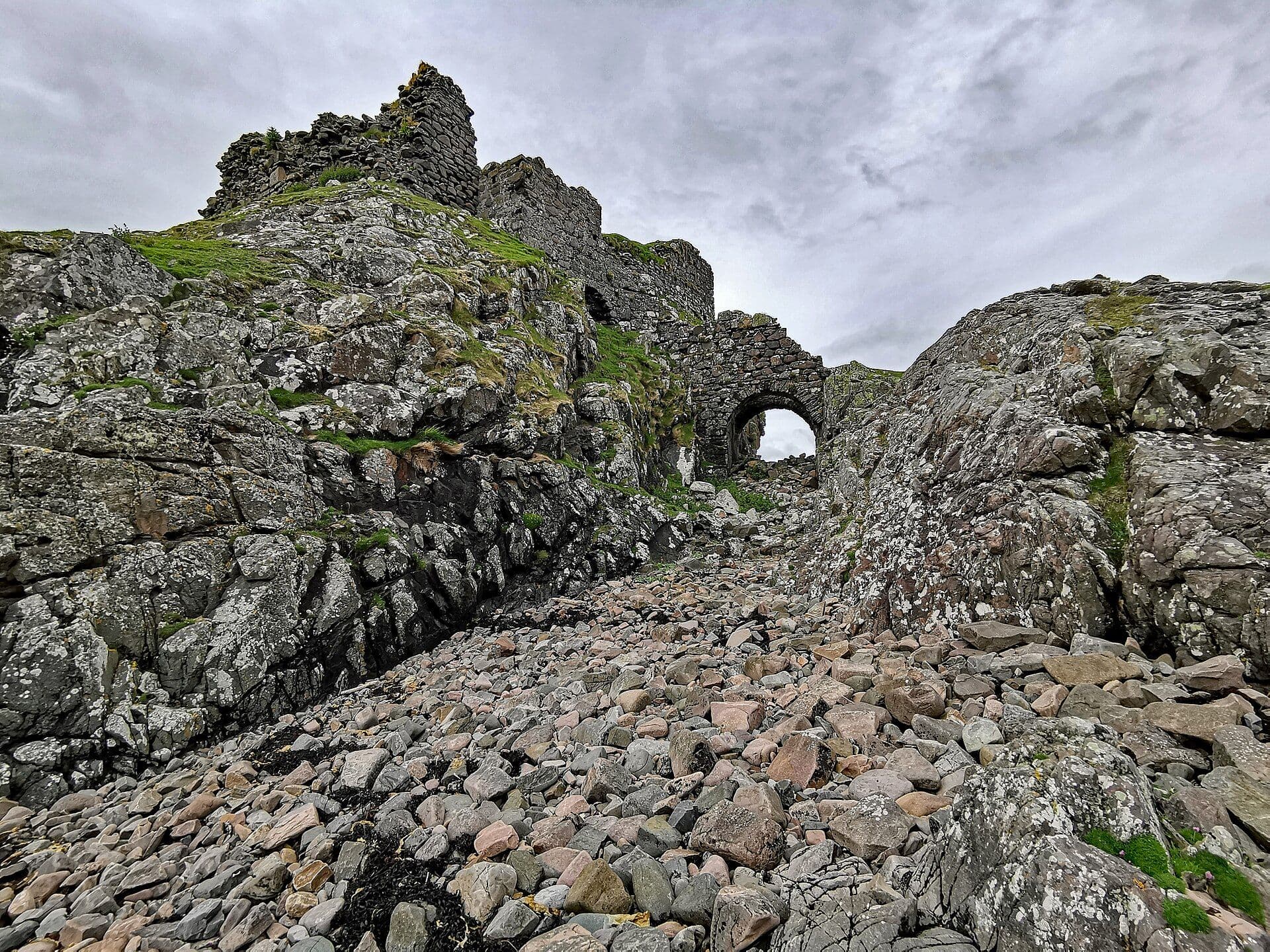 Dunscaith Castle, Highland — Isle of Skye (Inner Hebrides, Scotland, UK)