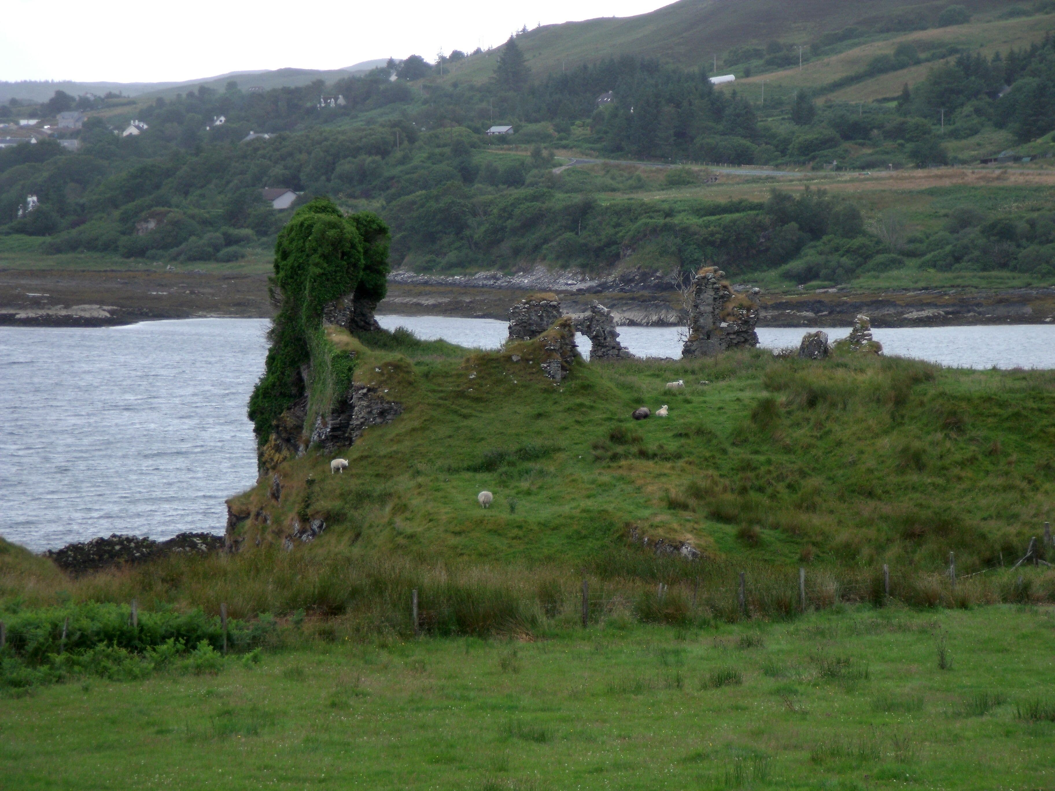 Knock Castle, Highland — Caisteal Camus Caisteal Camus - or Knock Castle - is situated on the east coast of the Isle of Skye. First the seat of the MacLeods it was c