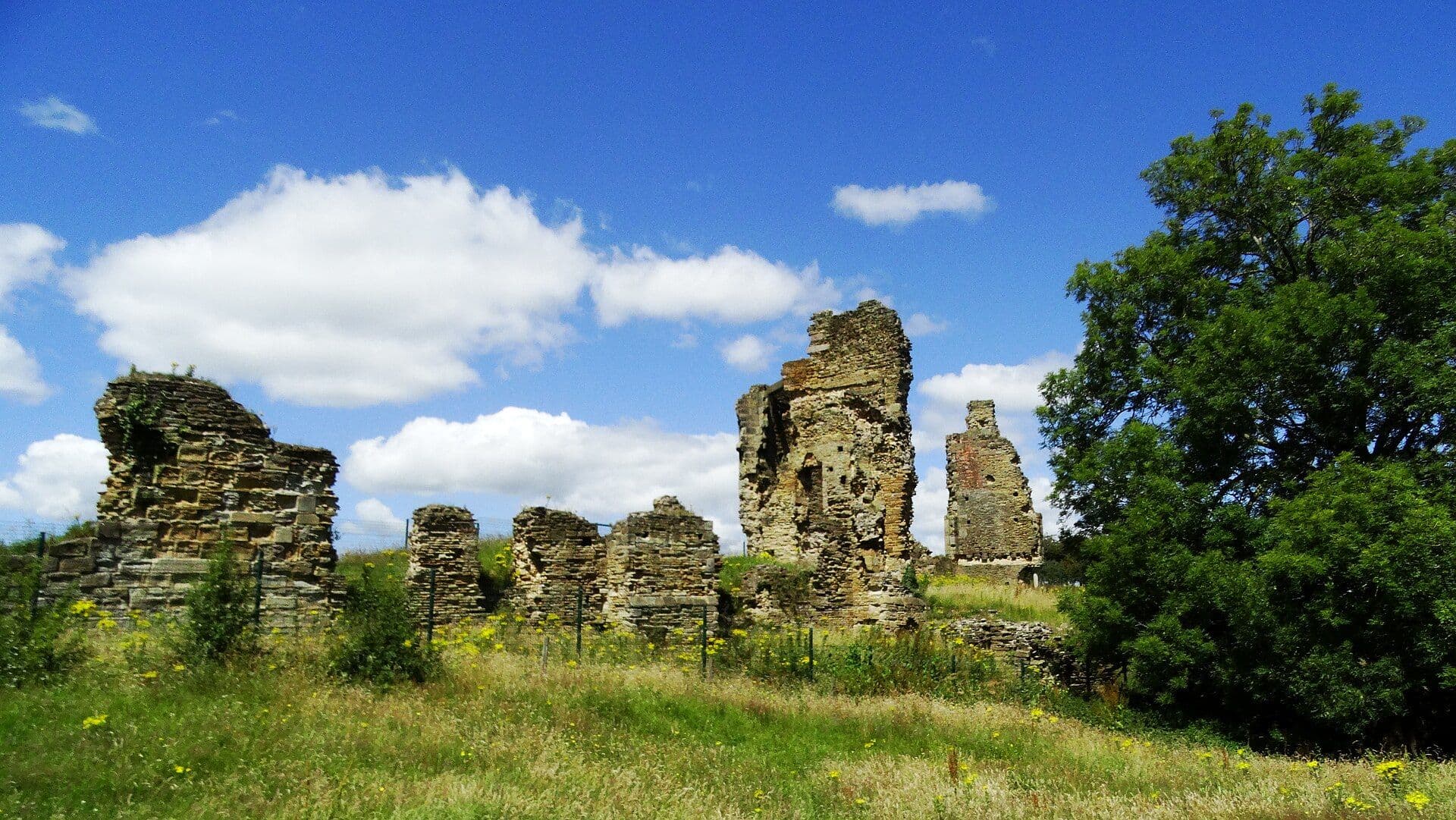 Codnor Castle, Derbyshire — Ruins of Codnor Castle