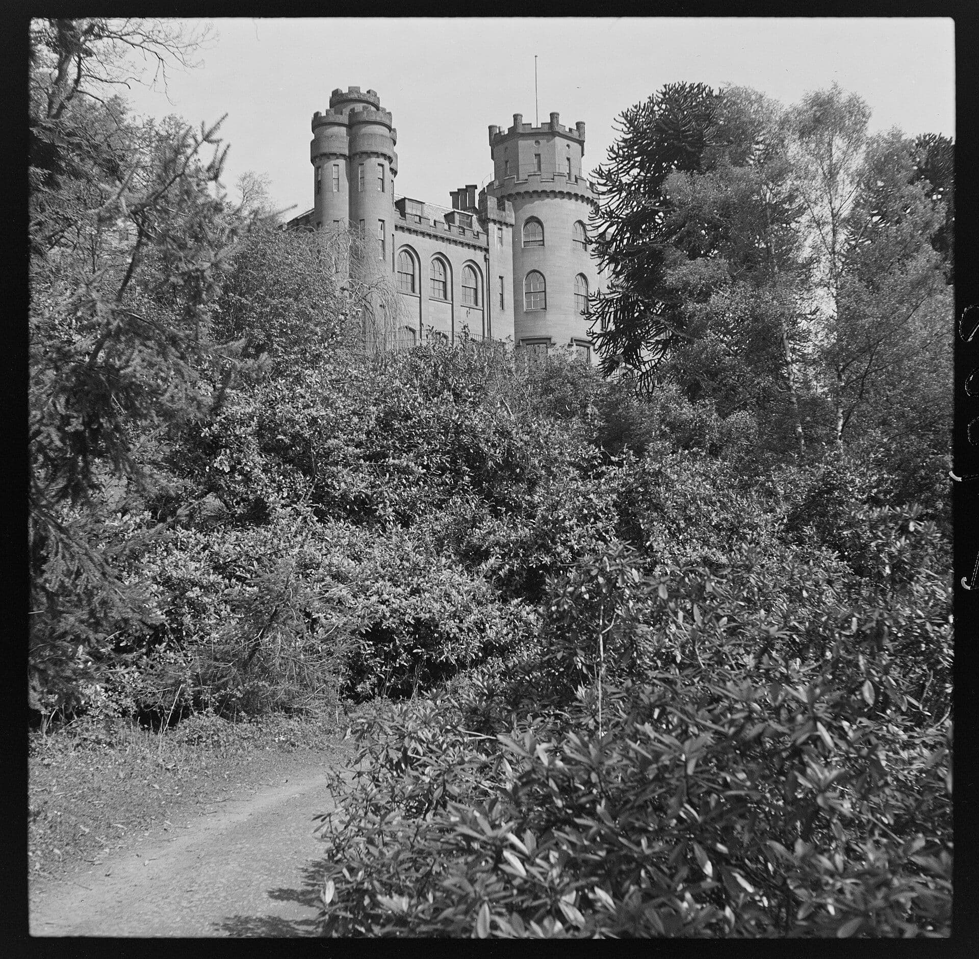 Drumtochty Castle, Aberdeenshire — Den norske pensjonatskolen på Drumtochty Castle, Auchenblae, utenfor Aberdeen i Skottland. London, 19.05.44.