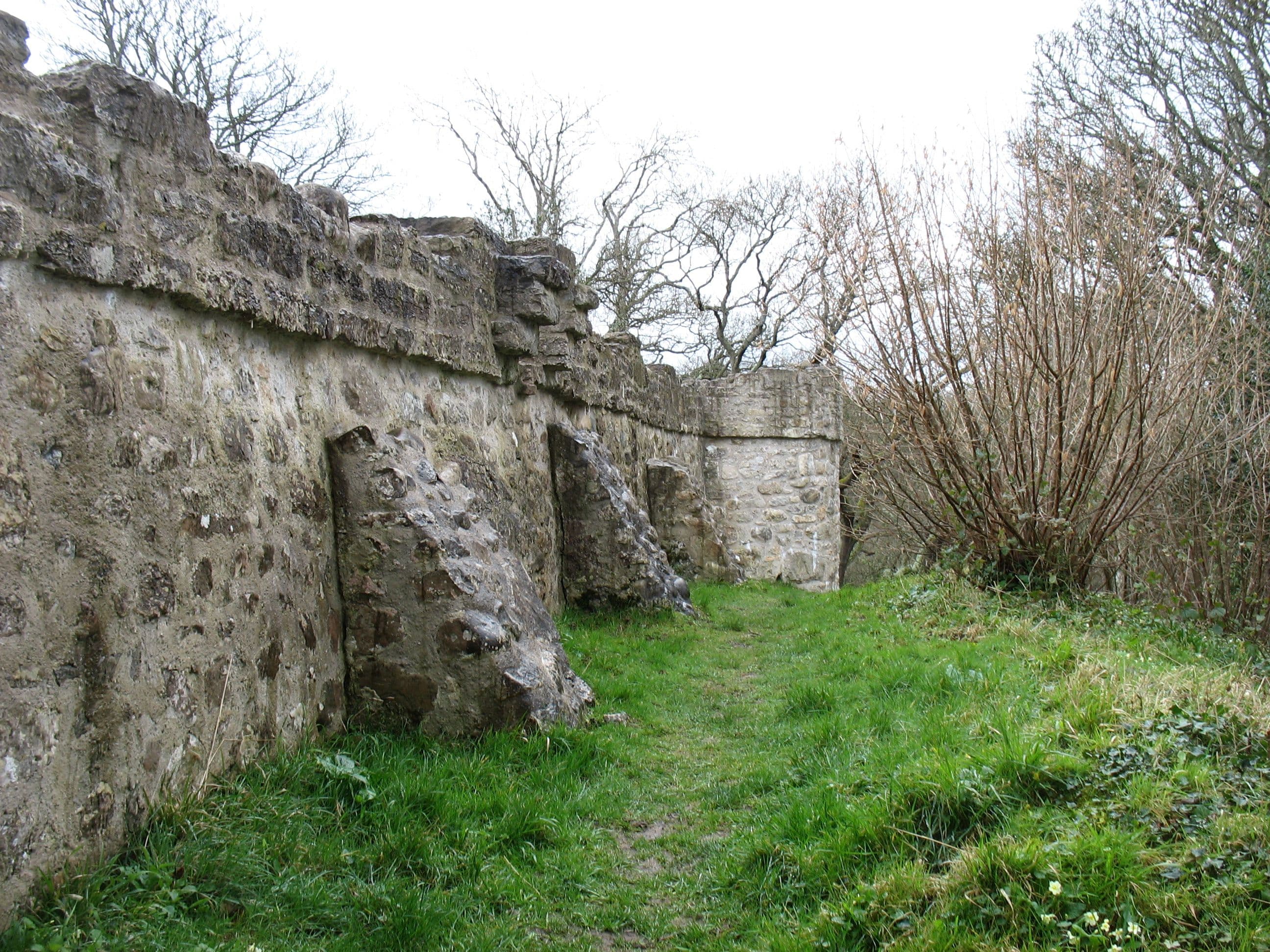 Castell Aberlleiniog, Isle of Anglesey