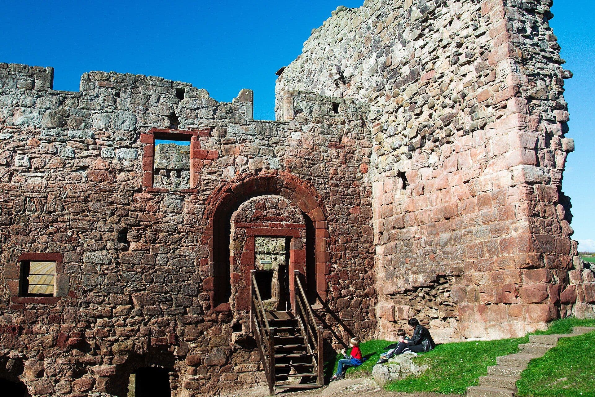 Hailes Castle, East Lothian — Walk to Hailes Castle