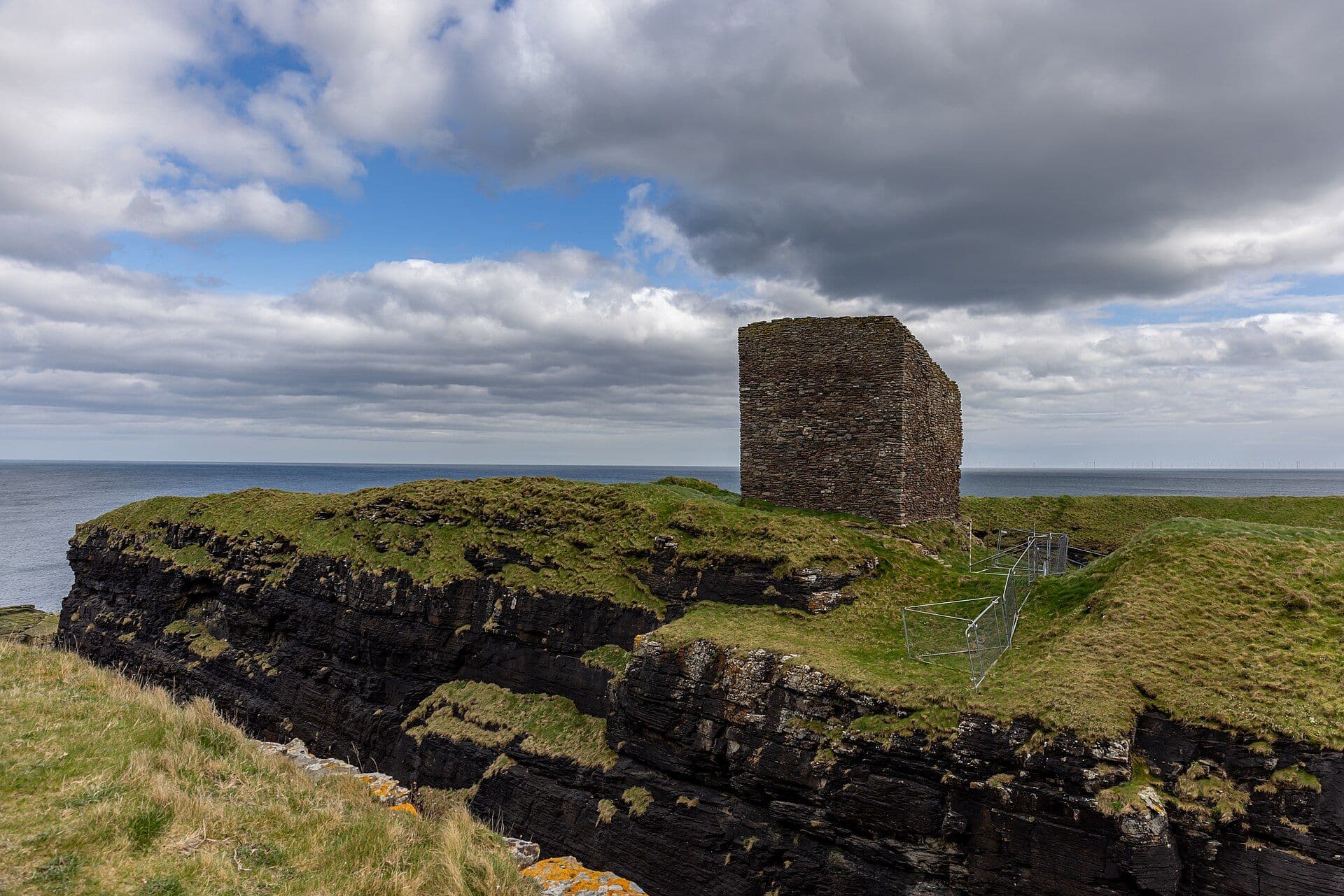 Castle of Old Wick, Highland — The ruins of the castle of Old Wick, south of Wick, Scotland.