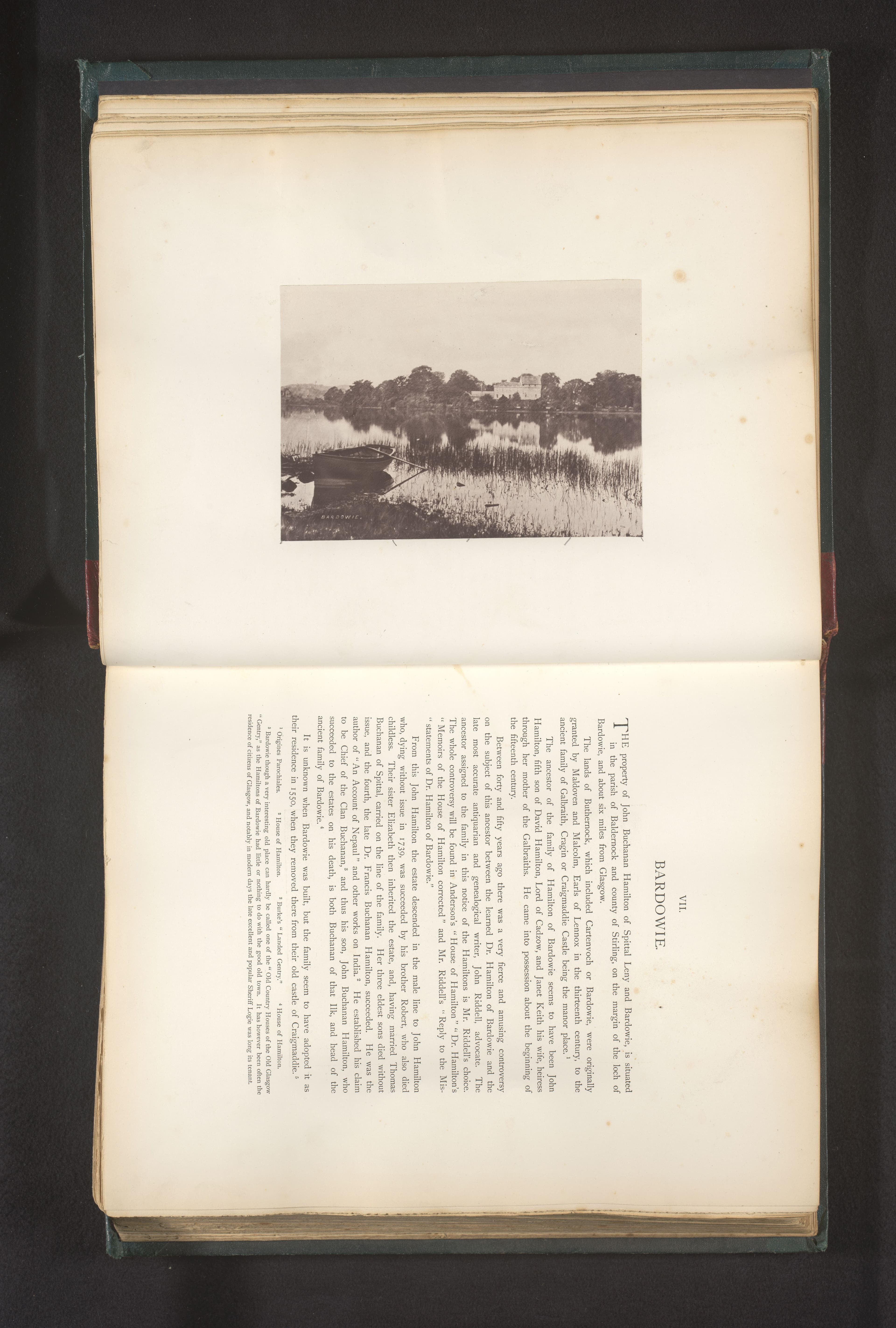 IdentificatieTitel(s): Exterieur van Bardowie Castle, gezien over Bardowie Loch Bardowie (titel op object)Objecttype: foto bladzijde Objectnummer: RP-F-2001-7-426-7VervaardigingVervaardiger: fotograaf: Thomas Annan Plaats vervaardiging: East DunbartonshireDatering: ca. 1868 - in of voor 1878Materiaal en TechniekMateriaal: papier Techniek: kooldrukAfmetingen: foto: hoogte 115 mm × breedte 160 mmToelichting: Foto tegenover pagina 13.OnderwerpWat: façade (of house or building), castle Waar: Bardowie Castle Verwerving en rechten:Credit line: Aankoop met steun van de Mondriaan Stichting, het Prins Bernhard Cultuurfonds, het VSBfonds, het Paul Huf Fonds/Rijksmuseum Fonds en het Egbert Kunstfonds Verwerving: aankoop 2001Copyright: Publiek domein