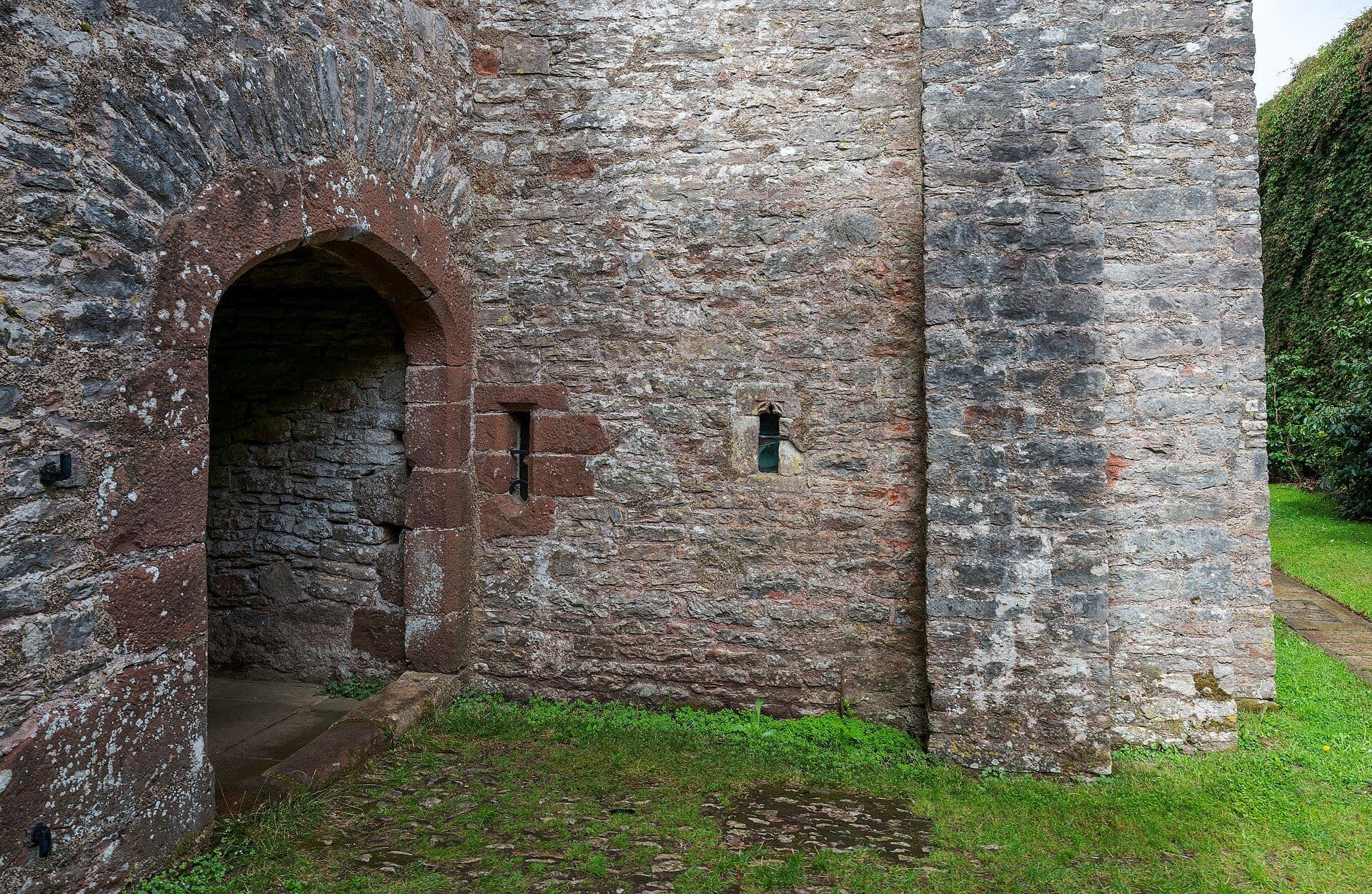 Compton Castle, Devon — Marldon: COMPTON CASTLE, E side looking N