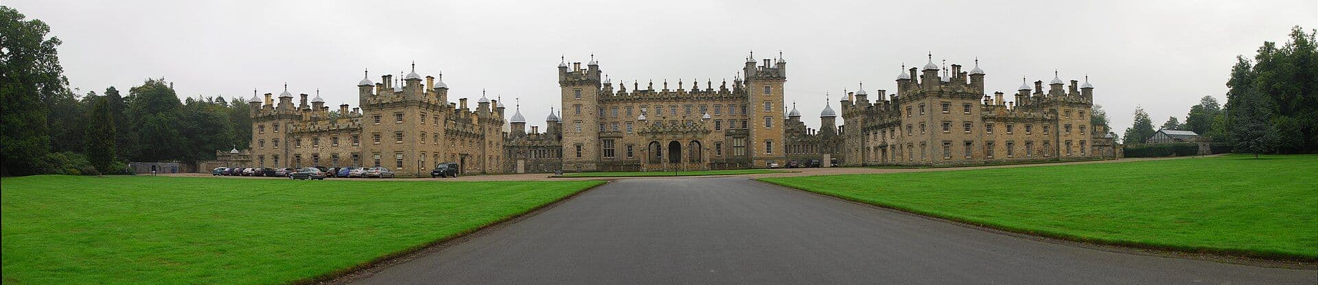 Floors Castle, the Scottish Borders — Panorama front view of the Floors Castle